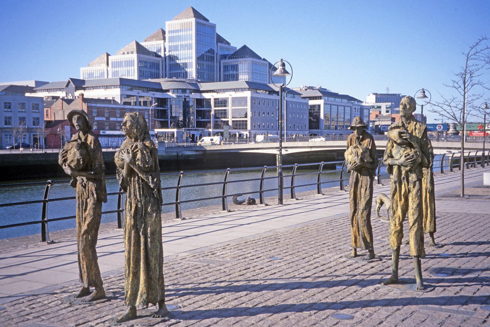 Dublin Famine victims memorial Canada 2003 Blog